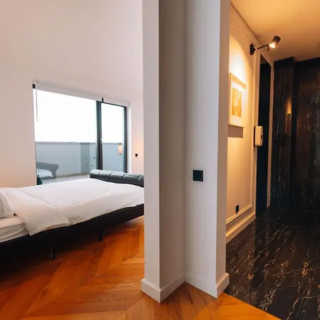 Calmsky Penthouse Apartman *